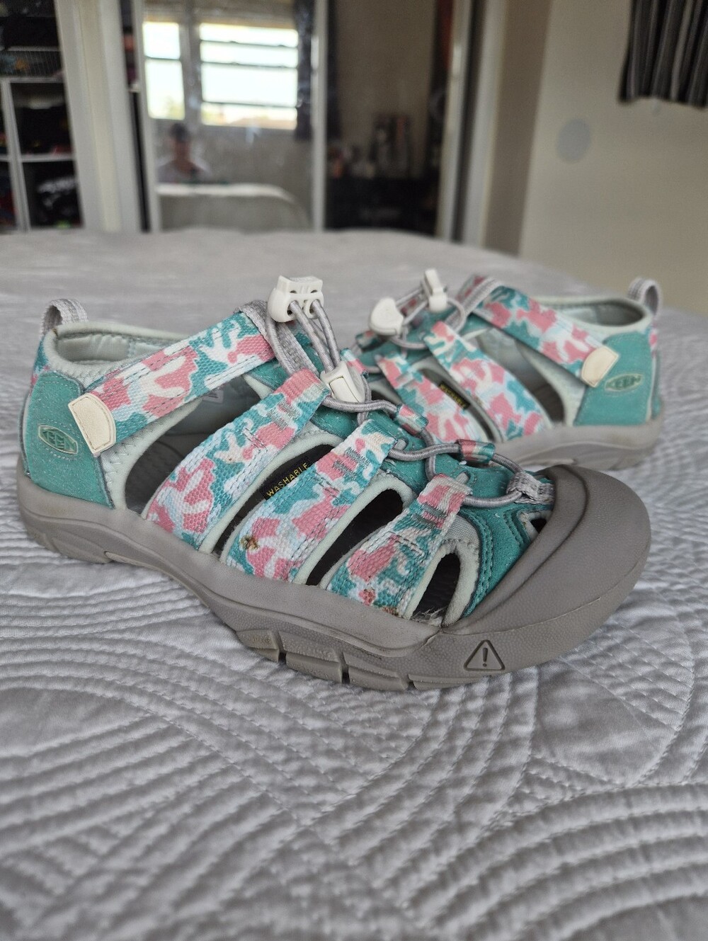VGUC KEEN Unisex Kids Newport H2 Sandal Camo/Pink Icing Youth 3